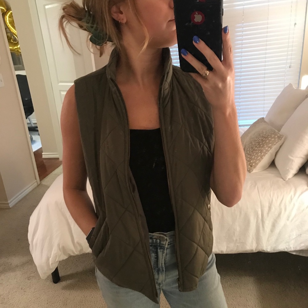 GAP QUILTED ARMY GREEN VEST